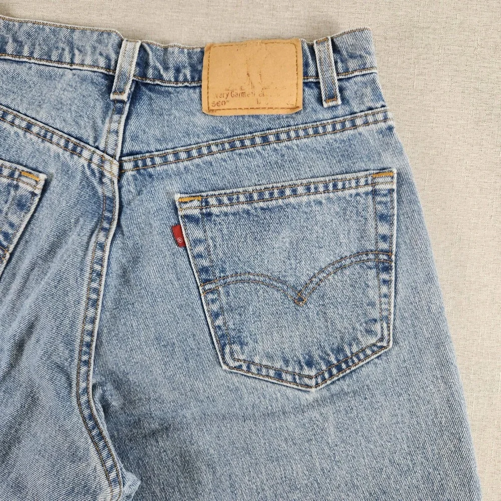 Vintage Levis 560 Mens 33x31½ Light Wash Loose Fit Tapered Leg Jeans Made in USA